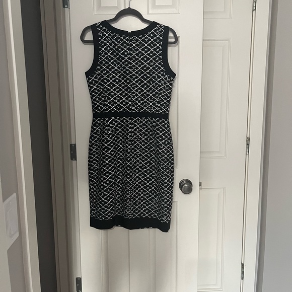 Classic Oscar de la Renta Size 8 Black with Silver Stitch & Ribbon Edge Detail - Picture 2 of 6